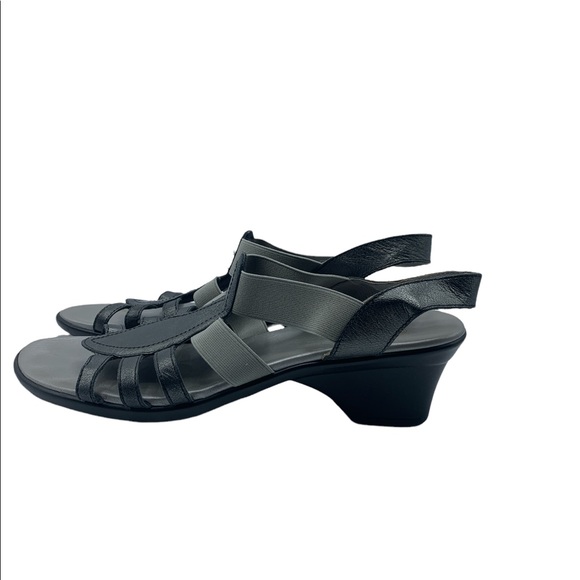 4/$20- Munro Grey Sandals - Picture 4 of 8